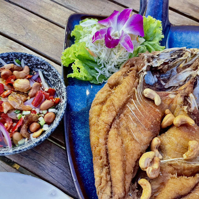 ร้านอาหารเปิดใหม่ ริมแม่น้ำ The Eleven Riverside 