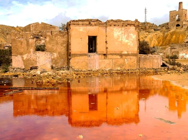 馬薩龍礦區 (Mazarrón Mines) 是徒步旅行、騎自行車、無人機和攝影的絕佳之地