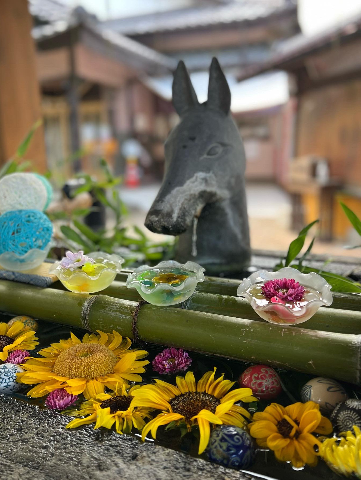[Gunma] A beautiful shrine with goshuin stamps and flower-shaped water basins