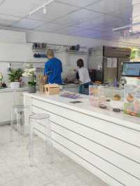 runthru.bkk [ร้านกาแฟลับหลังกำแพง] 