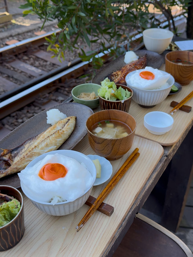 Grilled Fish and Passing Trains at Cafe Yoridokoro in Kamakura