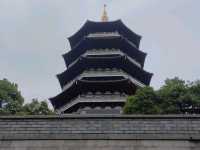 A must-visit place in Hangzhou is West Lake!