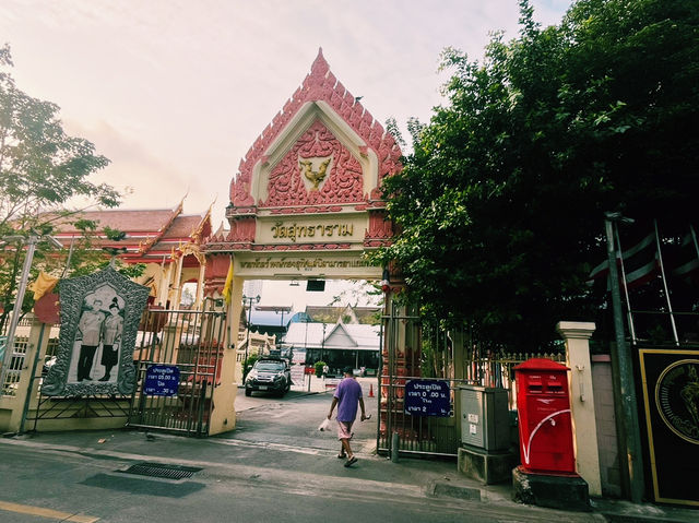 泰國曼谷著名寺廟景點鬼王廟推薦：Wat Suttharam วัดสุทธาราม，適合求財運和避禍。