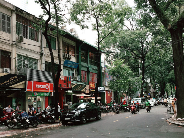 Nguyen Hue Street – Saigon’s Urban Pulse