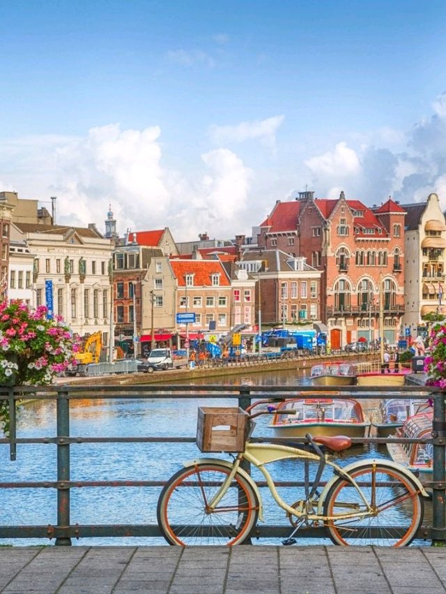 "Amsterdam: A City of Canals, Culture, and Charm"