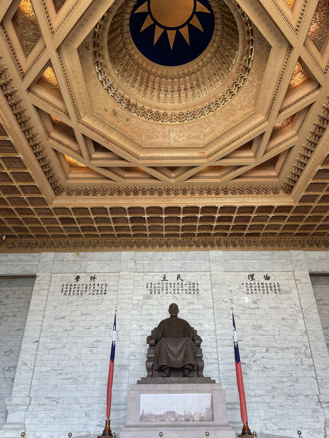 Guide to Visiting Chiang Kai-shek Memorial Hall 🏛️