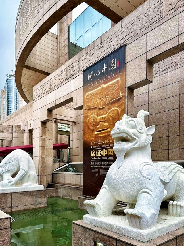 Exploring the Shanghai Museum, literally an awe-inspiring experience! 
