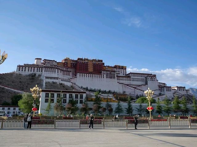 Potala Palace: The Majestic Jewel of the Tibetan Highlands