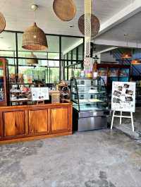 ปิ่นโต cafe & eatery 