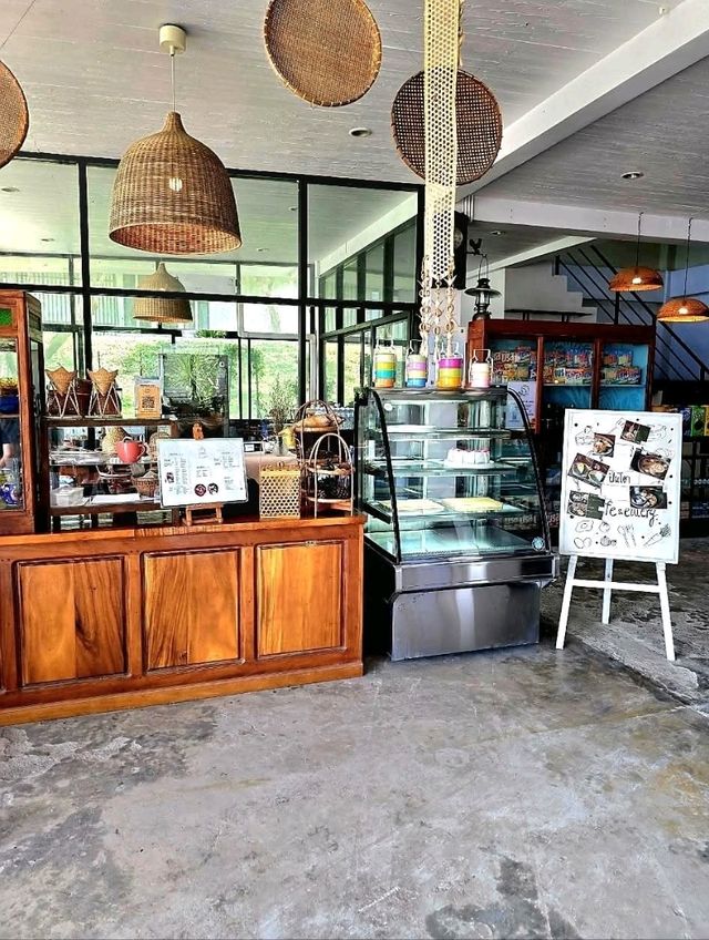 ปิ่นโต cafe & eatery 