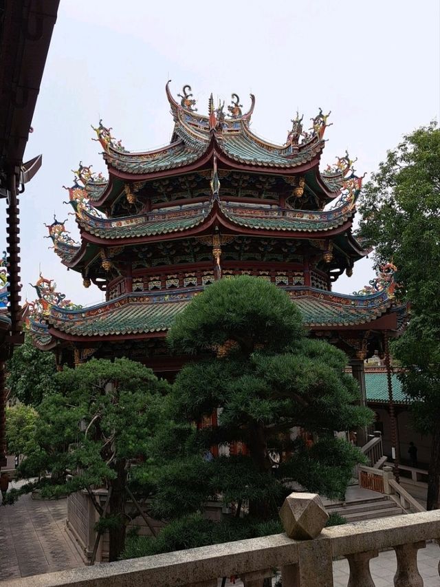 도시 한가운데 고요한 절, 샤먼 남보타사
