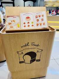 “Toast to Nature: Korean Cafe Blooming with Sustainability”