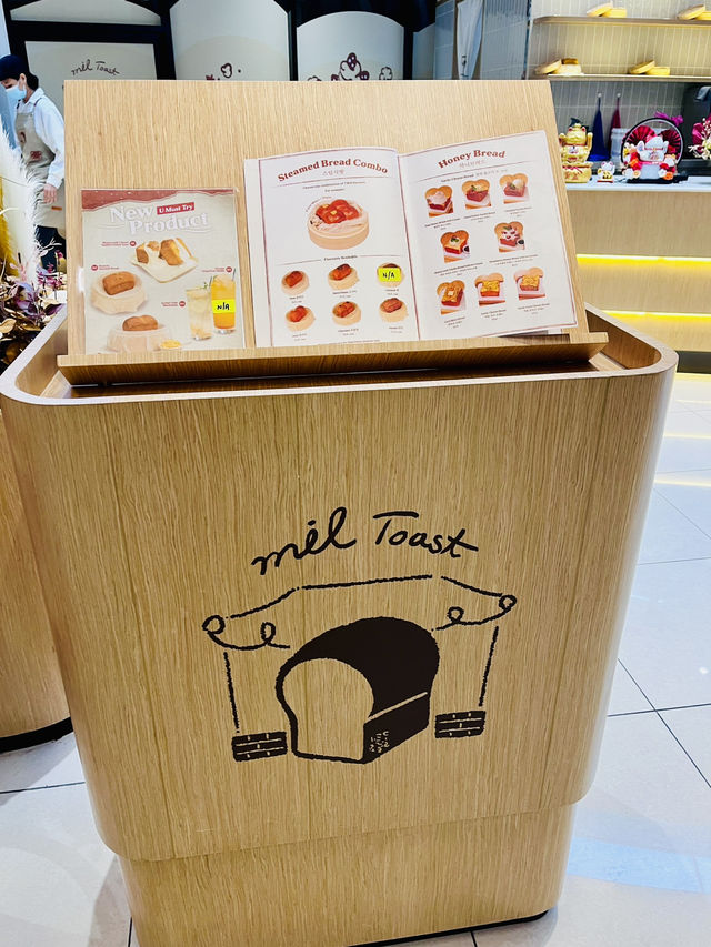 “Toast to Nature: Korean Cafe Blooming with Sustainability”