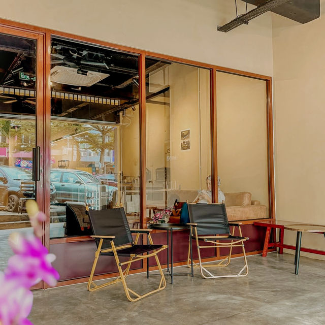Crafted Perfection at Grind Floor Cafe