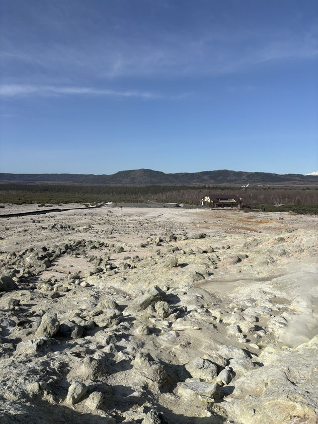 【硫黄山の大迫力】硫黄山の大迫力！噴煙と硫黄の香りを間近で体感しよう【北海道】