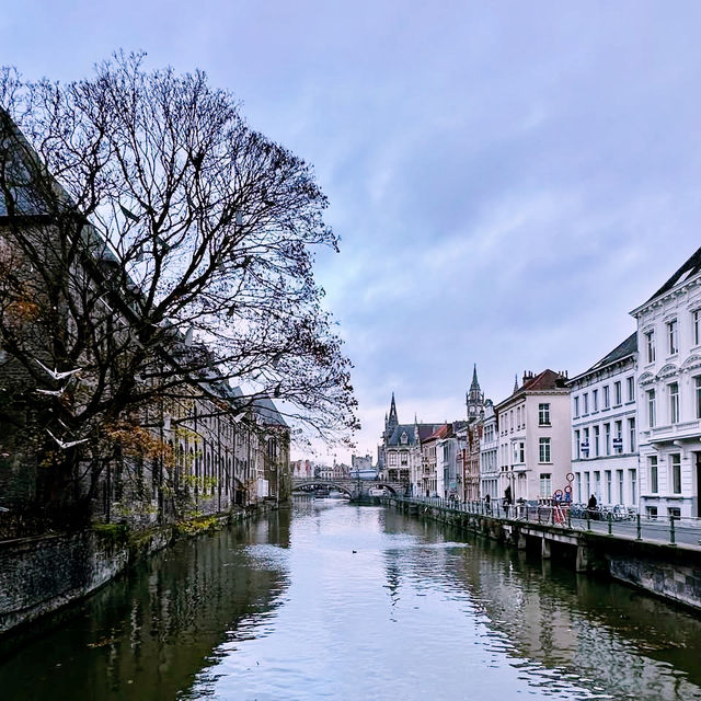 🏰 Ghent & Bruges: Medieval Magic, Waffle Cravings & a Bike Lane Meltdown 🚲