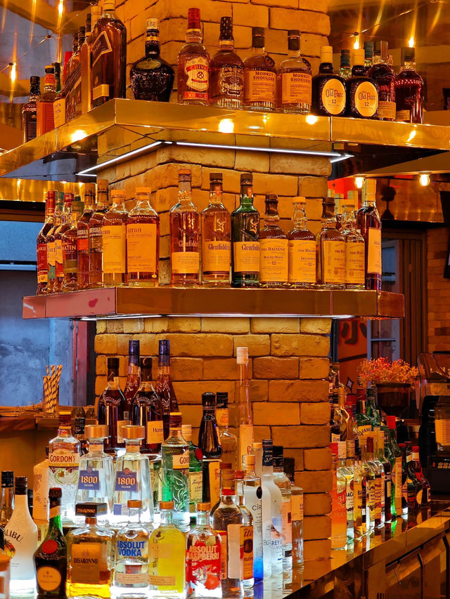 Gravy Baby— vibrant riverside restaurant and bar