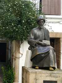 Statue of Maimonides