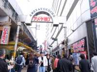 พาเดินเพลินชิม ตลาดอะเมโยโกะ (Ameya Yokocho)