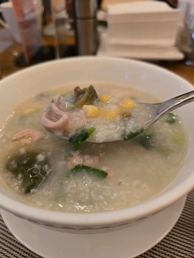 🌟 深圳好日子皇冠假日酒店自助早餐：福田CBD的味蕾派對！🍊🥣