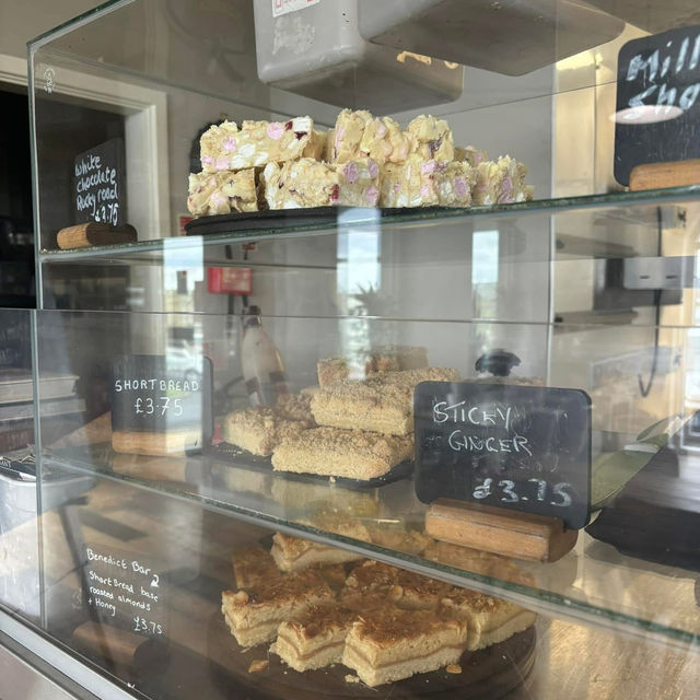 英國遇見櫻花的羊羊咖啡店