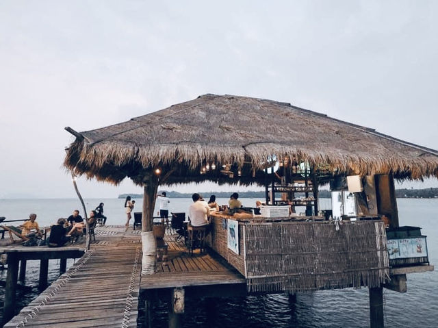 Blue Pearl Bar - Koh Mak บาร์กลางทะเล