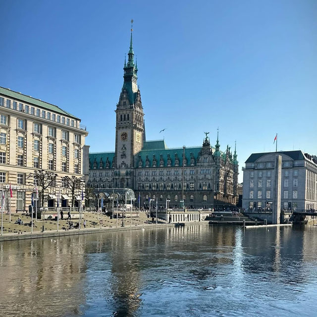 Exploring Hamburg’s Historic Town Hall & Surrounding Gems