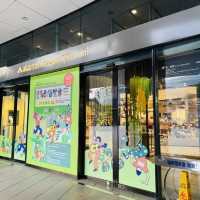 Where Art, Shopping & Reading Meet