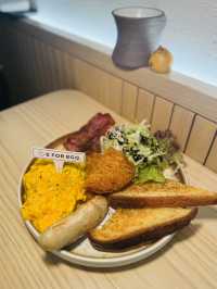 「🍳大圍hit爆Cafe！全日早餐+爆餡吐司｜人均$200歎足半日✨」  