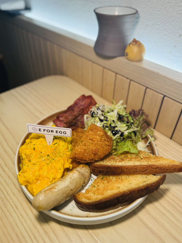 「🍳大圍hit爆Cafe！全日早餐+爆餡吐司｜人均$200歎足半日✨」  