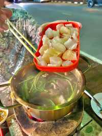 ร้านแจ่วฮ้อน บรรยากาศดีติดทะเลอ่าวประจวบ