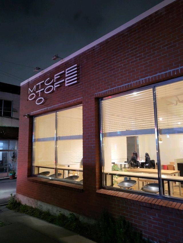 작고 조용한 주택가속 부산 감성카페