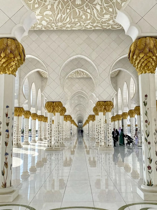 A Peaceful Walk in Abu Dhabi – Marble, Light & Quiet Grandeur