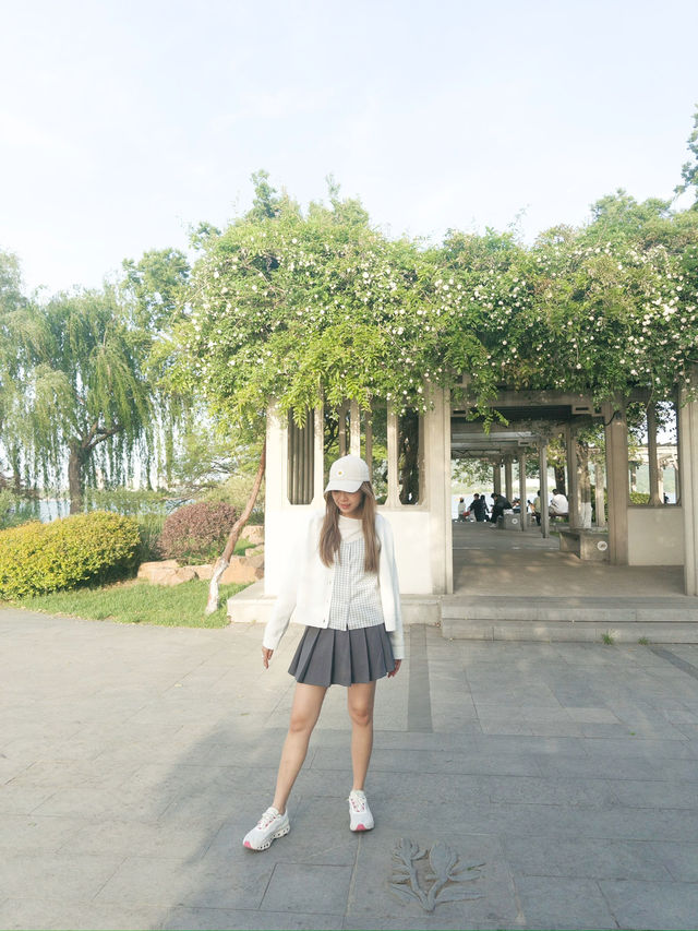 เดินเล่นยามเย็นที่ Xuanwu Lake