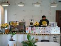 คาเฟ่เล็กๆริมถนนข้างในวิวดีมาก