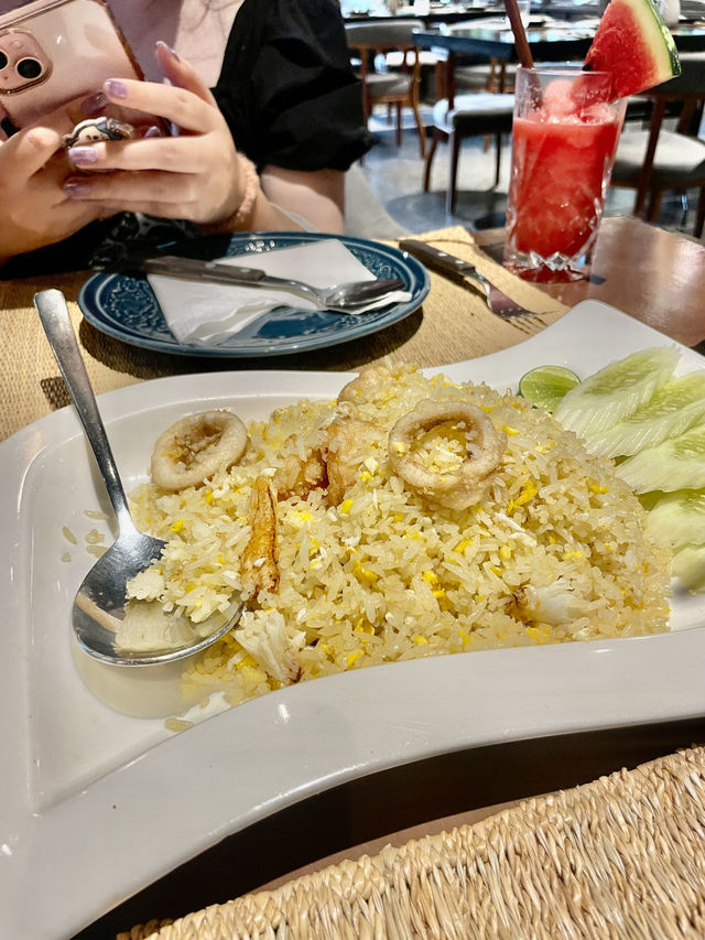 미슐랭에 선정된 푸팟퐁커리를 맛보다 - 더 로컬