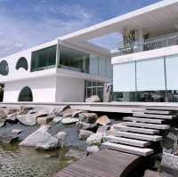Moo Yoo Rose House คาเฟ่ริมทะเลสาบบางเลน