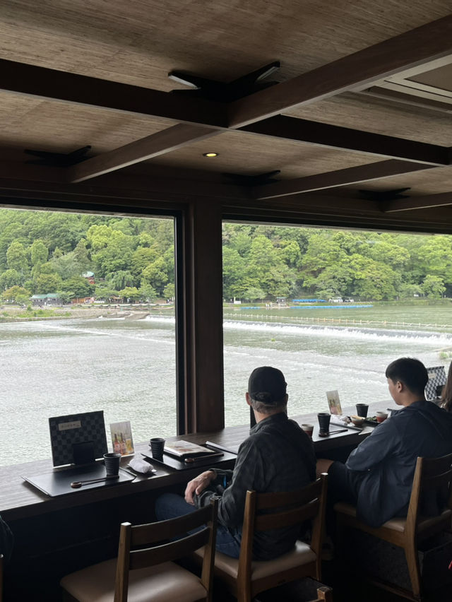 아라시야마의 풍경을 바라보며 소바를 먹을 수 있는 곳?👀