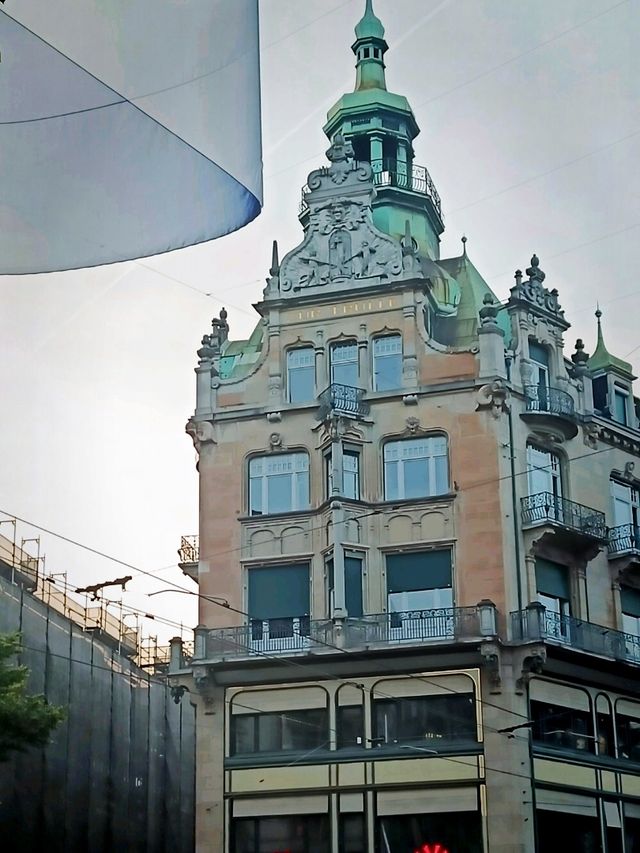 📍 Zurich’s Hidden Elegance – A Serene Fountain Moment