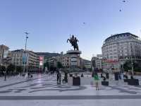 【Skopje｜銅像が立ち並ぶ“テーマパークのような首都”を歩く】  北マケドニアの首都で、日本ともゆかりのある街並み