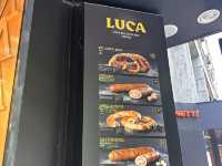  【LUCA Unirii｜ブカレストで人気のベーカリーチェーン】 サクふわ食感と素朴な味がクセになる！