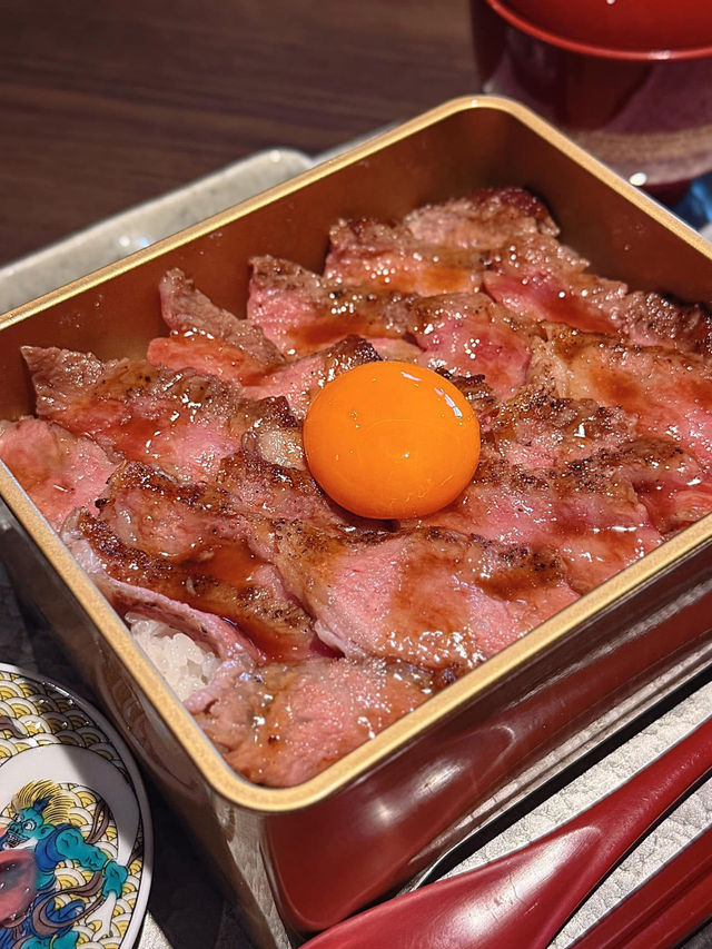 金沢🇯🇵 創業超過百年的老字號肉舖店開設 — 燒牛肉蓋飯