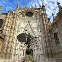 Discovering the Tomb of Christopher Columbus: A Controversial Legacy in Seville Cathedral
