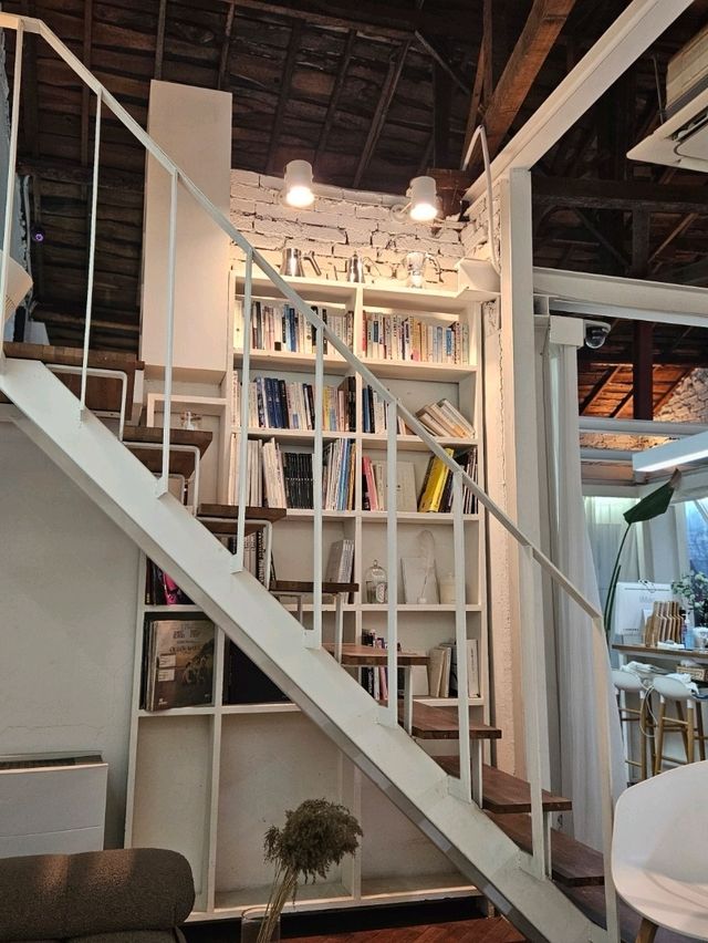 합정역 라일락 명소 실루엣커피