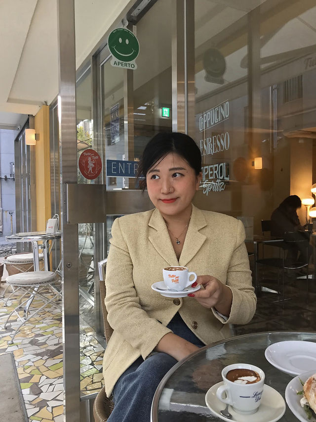 여기 분위기 마치 이탈리🇮🇹 이국적인 연남동 카페