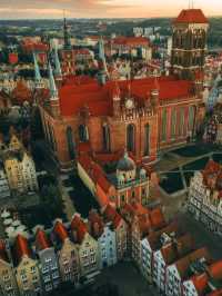 🇵🇱🌊 Gdańsk Escape: Poland’s Colorful Baltic Surprise on a Budget! 🌊🇵🇱