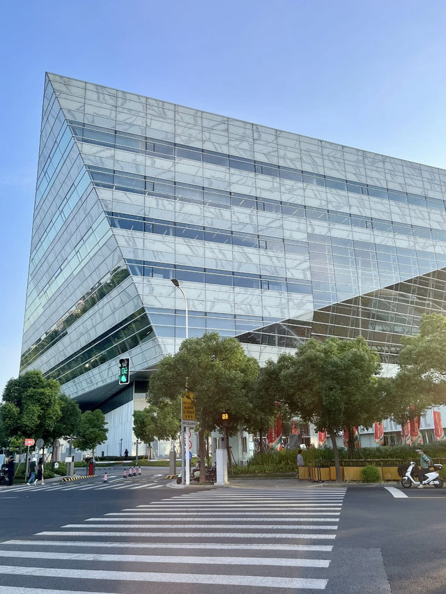Pudong Library – Shanghai’s Sky-High Reading Cube  