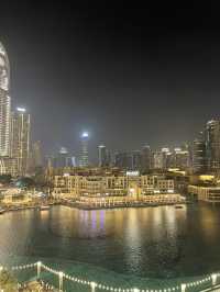 ดูน้ำพุที่ Dubai mall บนร้านอาหาร 