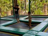 สระว่ายน้ำอลังการ kidzone ของเล่นเยอะมาก