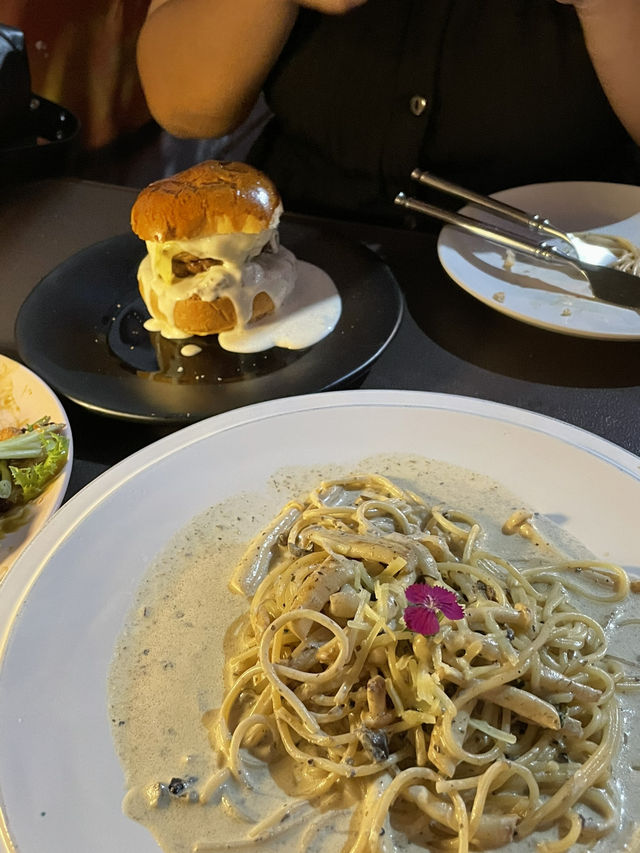 ร้านอาหารสไตล์ตะวันตกโฮมมี่ GODFATHER-19BKK